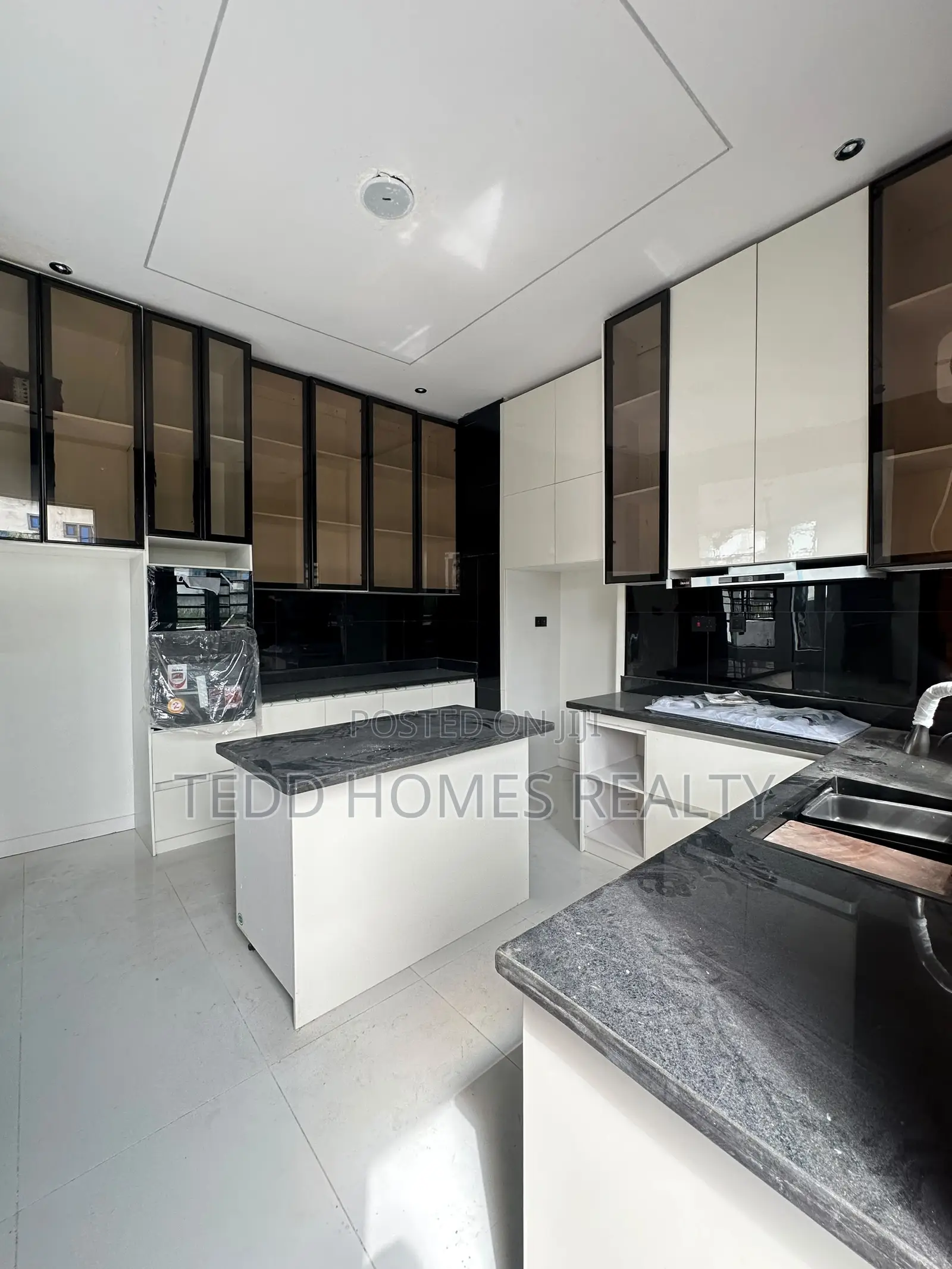 4bdrm Duplex in Ikota for sale in Ikota