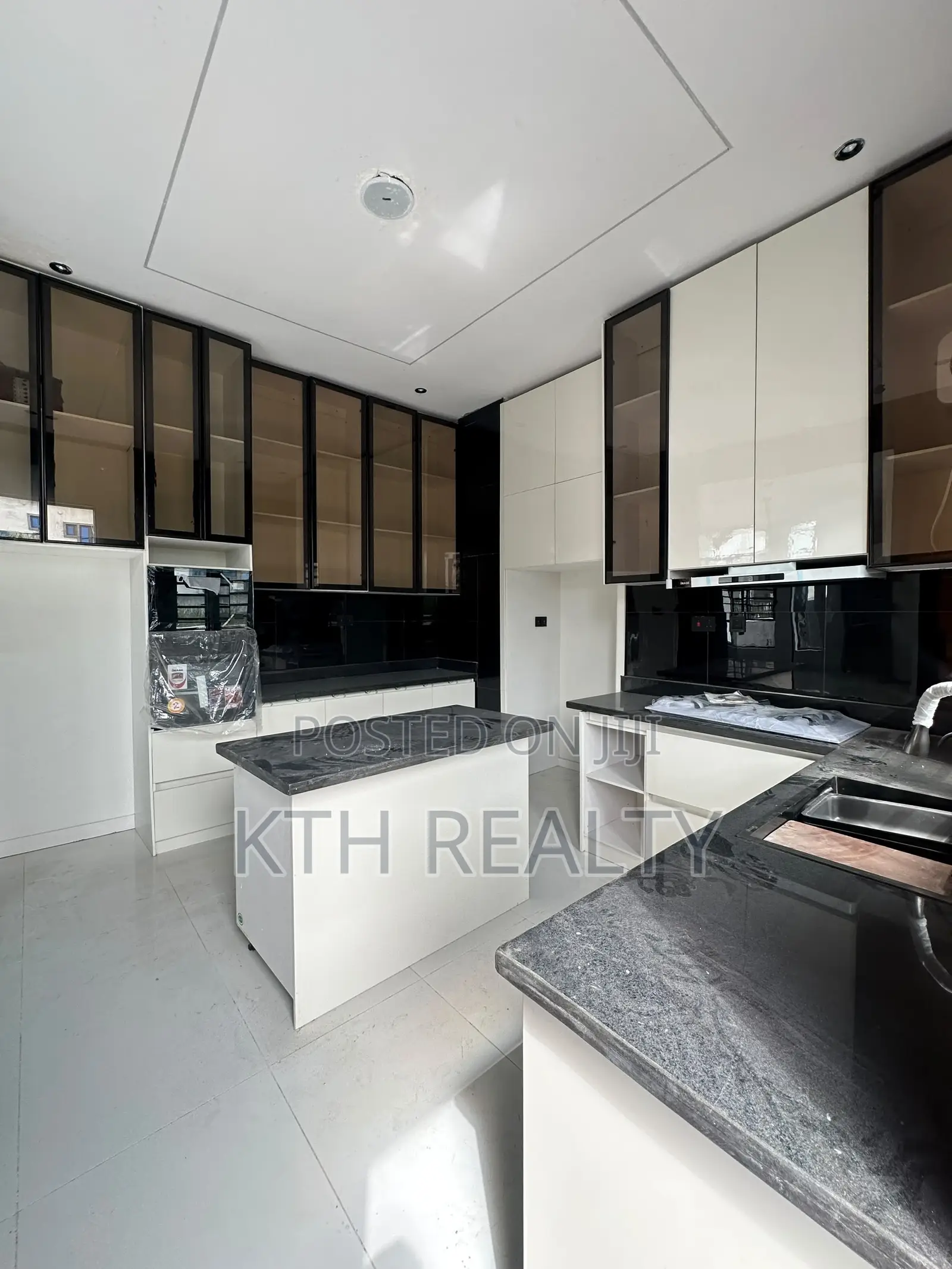4bdrm Duplex in Ikota for sale in Ikota