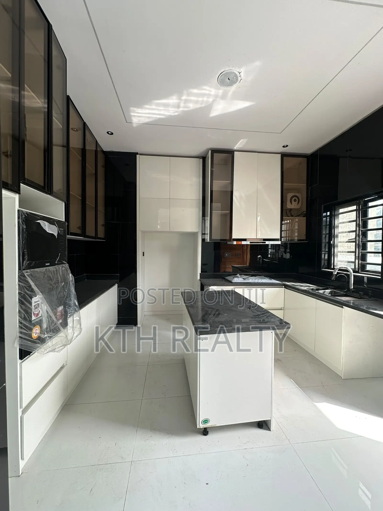 4bdrm Duplex in Ikota for sale in Ikota