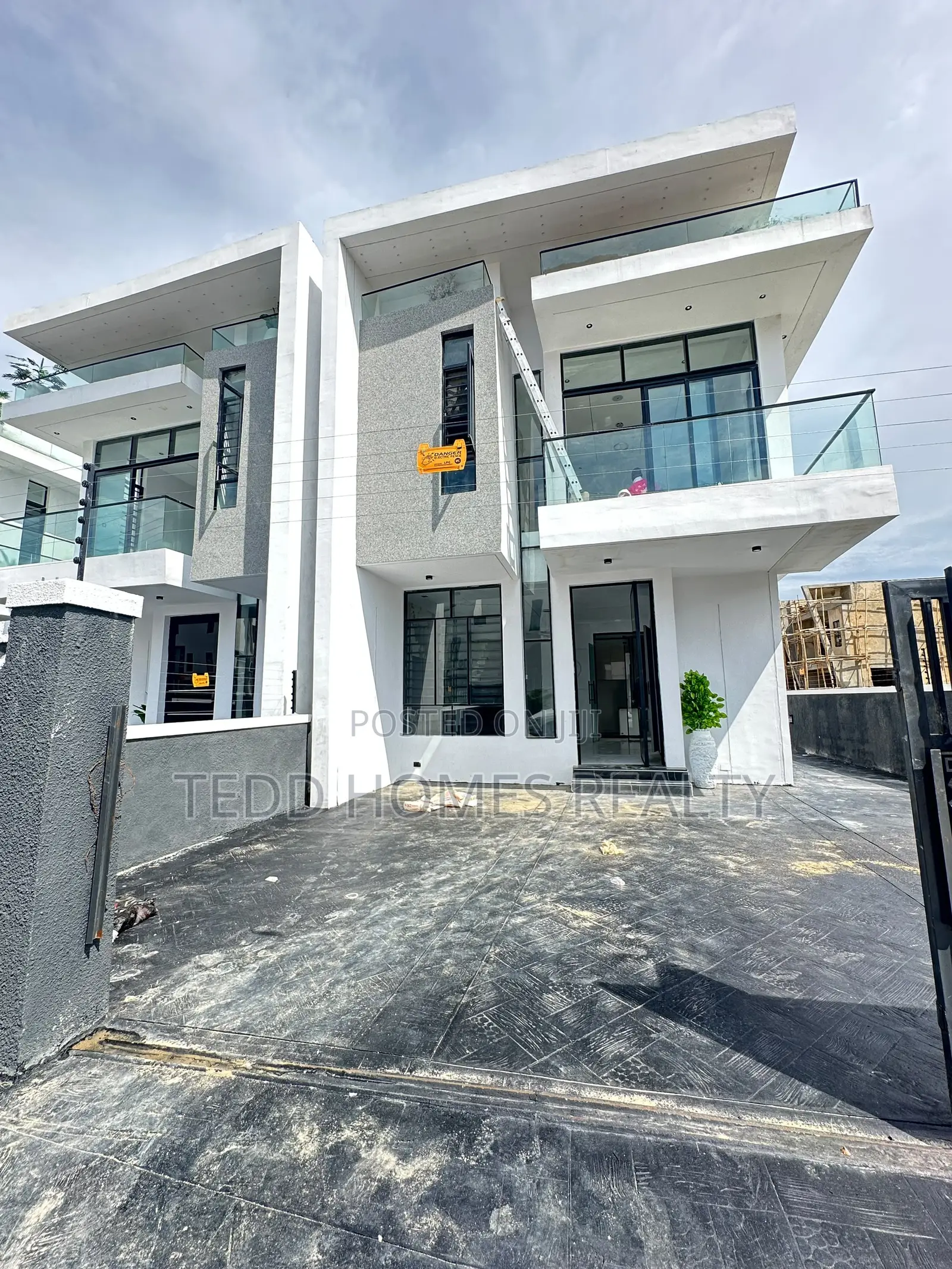 4bdrm Duplex in Ikota for sale in Ikota