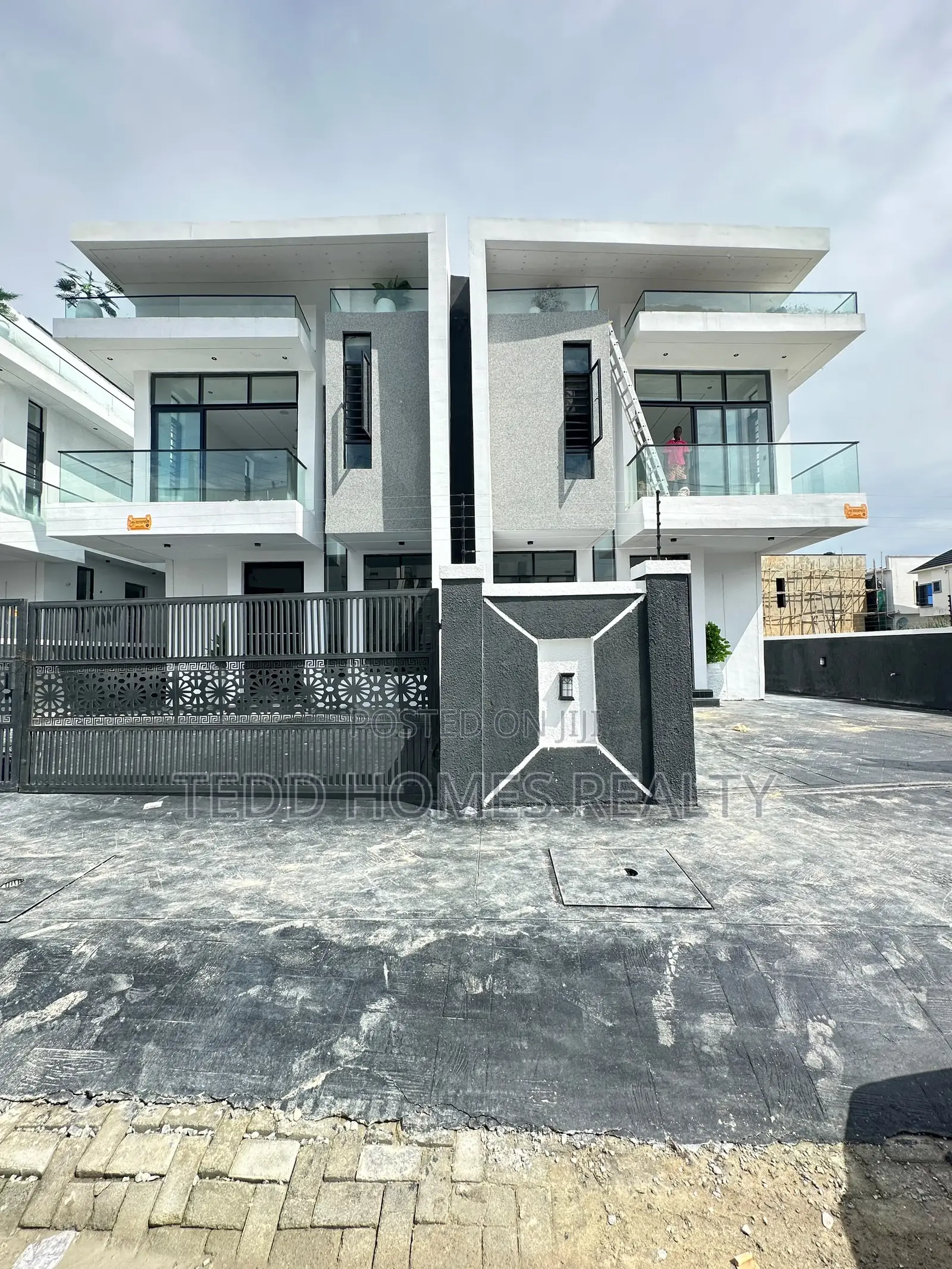 4bdrm Duplex in Ikota for sale in Ikota