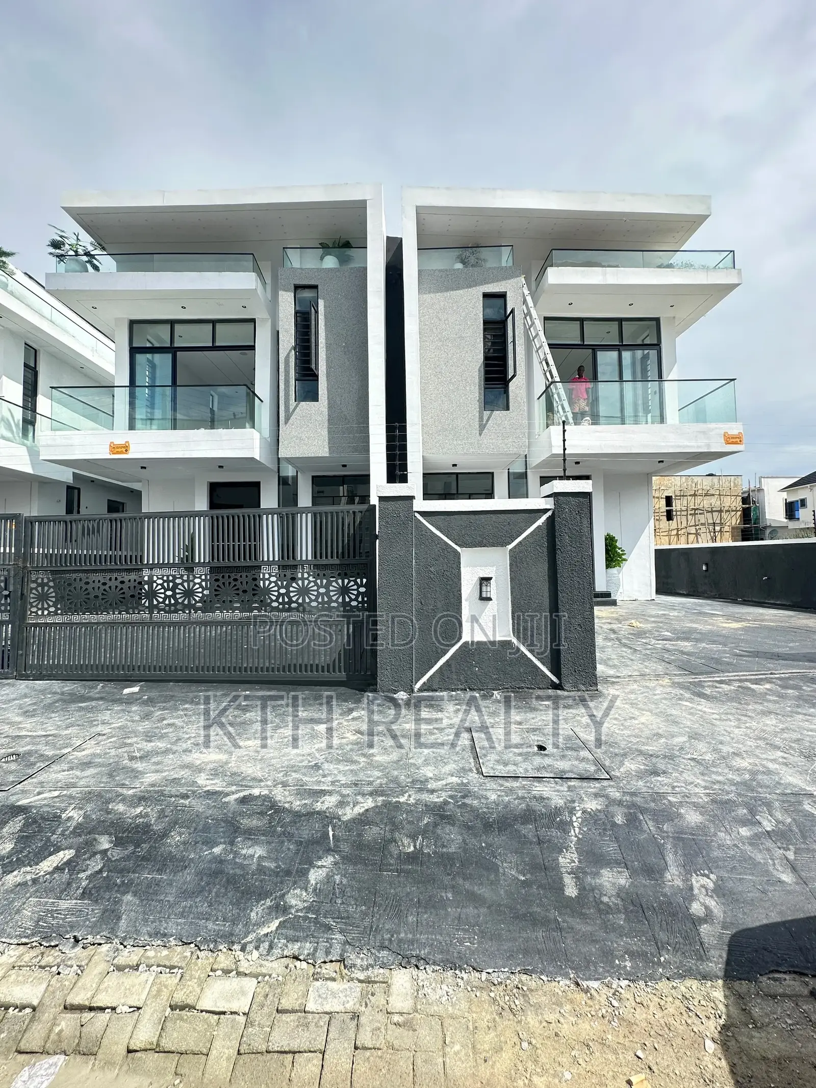 4bdrm Duplex in Ikota for sale in Ikota