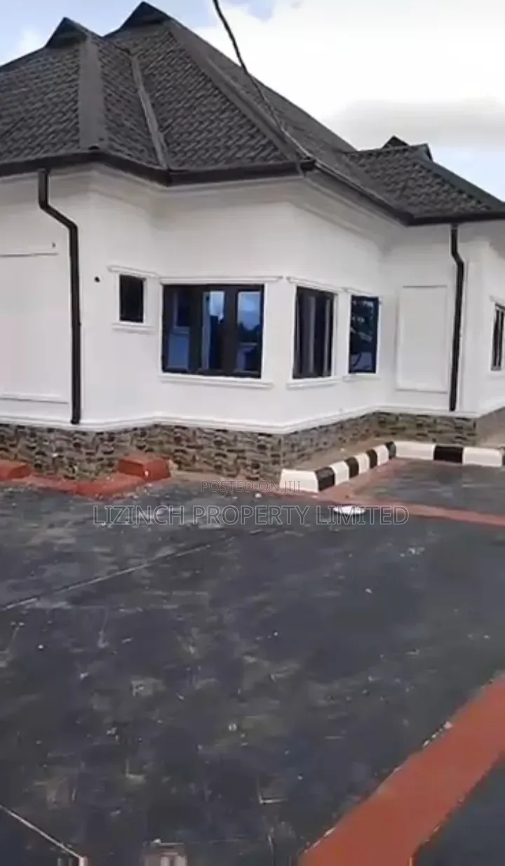 3bdrm Bungalow in Benin City for sale in Benin City