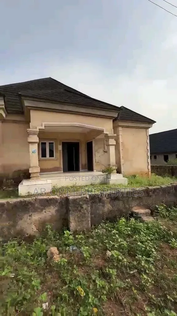 4bdrm Bungalow in Arougba, Airport Rd, Benin City for sale in Benin City