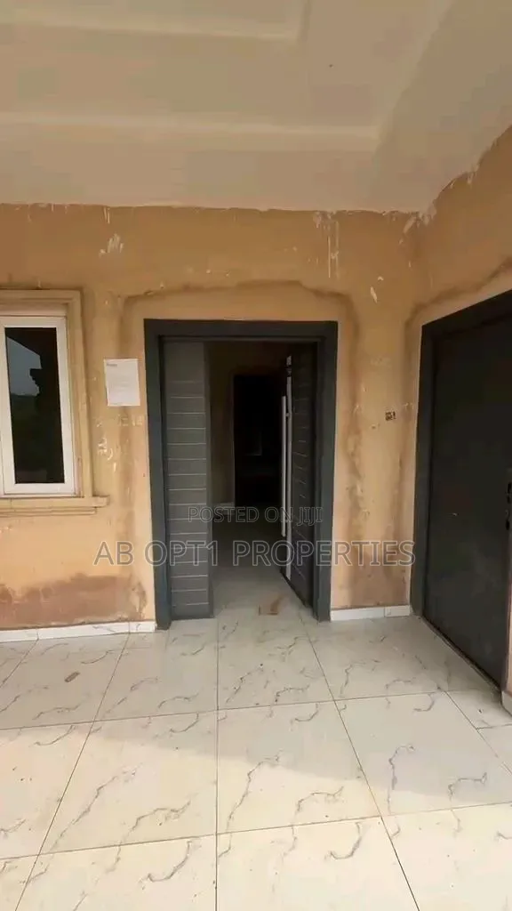 4bdrm Bungalow in Arougba, Airport Rd, Benin City for sale in Benin City