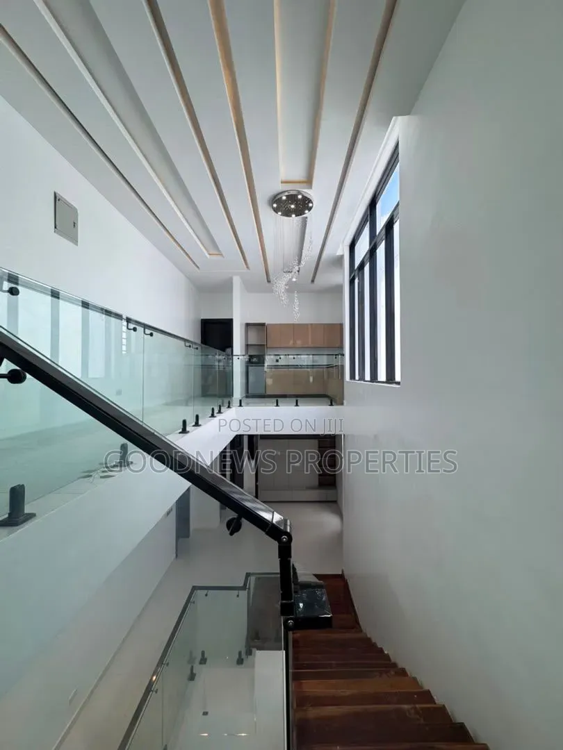 5bdrm Duplex in Chevron Lekki Lagos for sale in Chevron