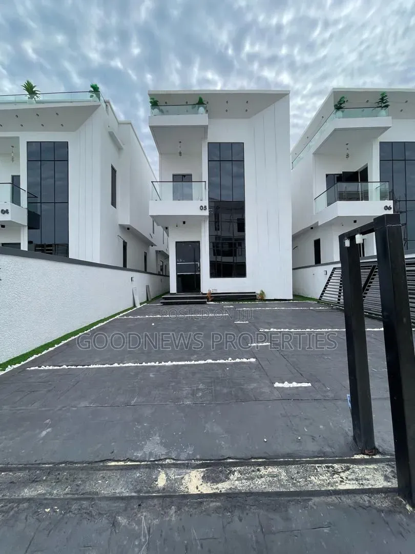 5bdrm Duplex in Chevron Lekki Lagos for sale in Chevron