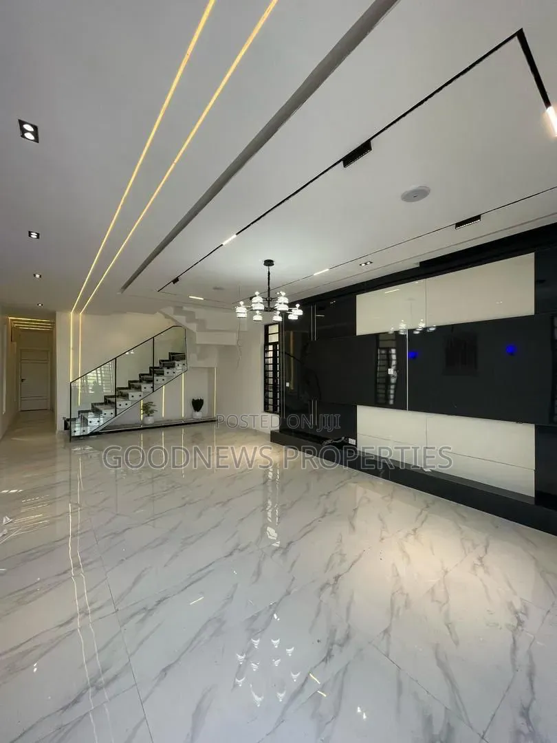 5bdrm Duplex in Chevron Lekki Lagos for sale in Chevron