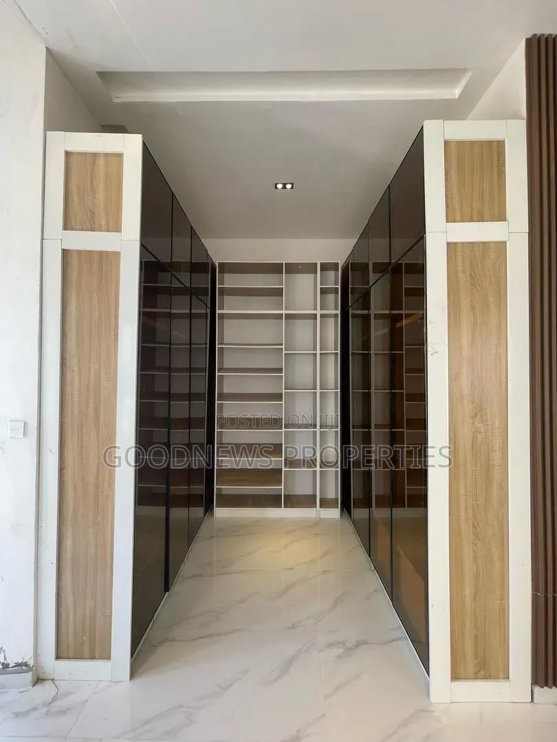5bdrm Duplex in Chevron Lekki Lagos for sale in Chevron