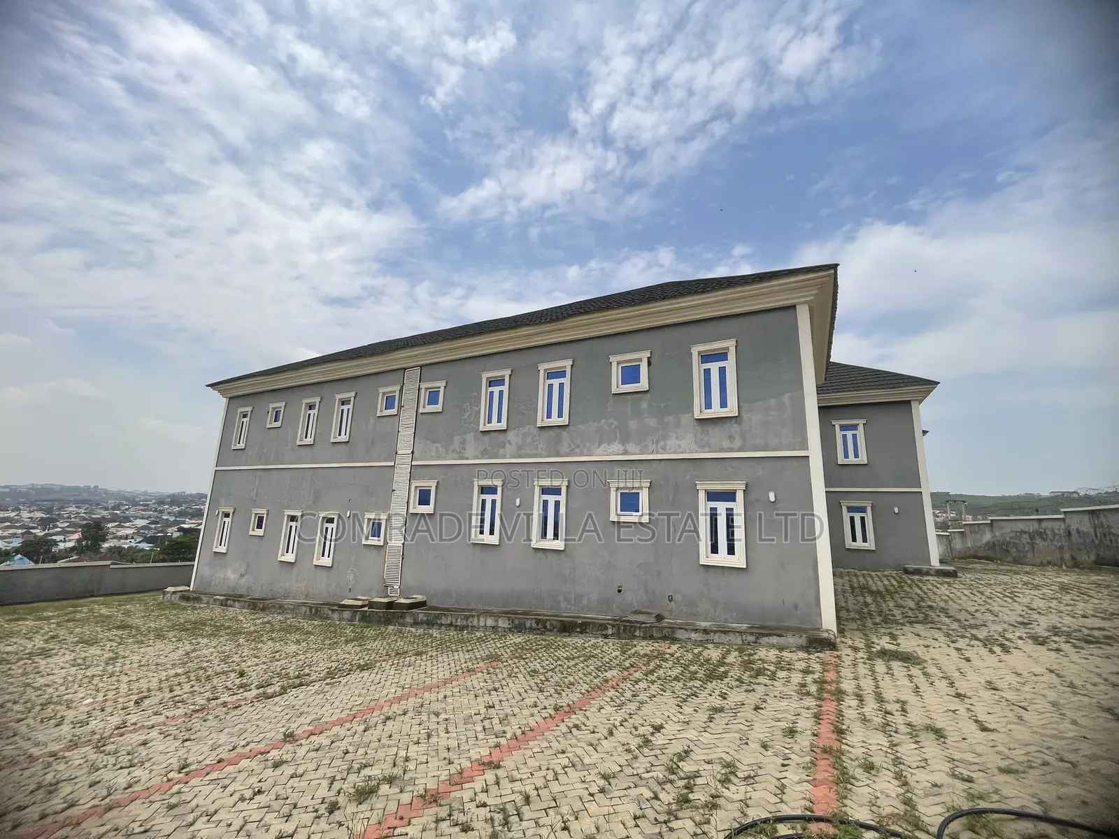 20bdrm Apartment in Apo Resettlement for sale in Apo Resettlement