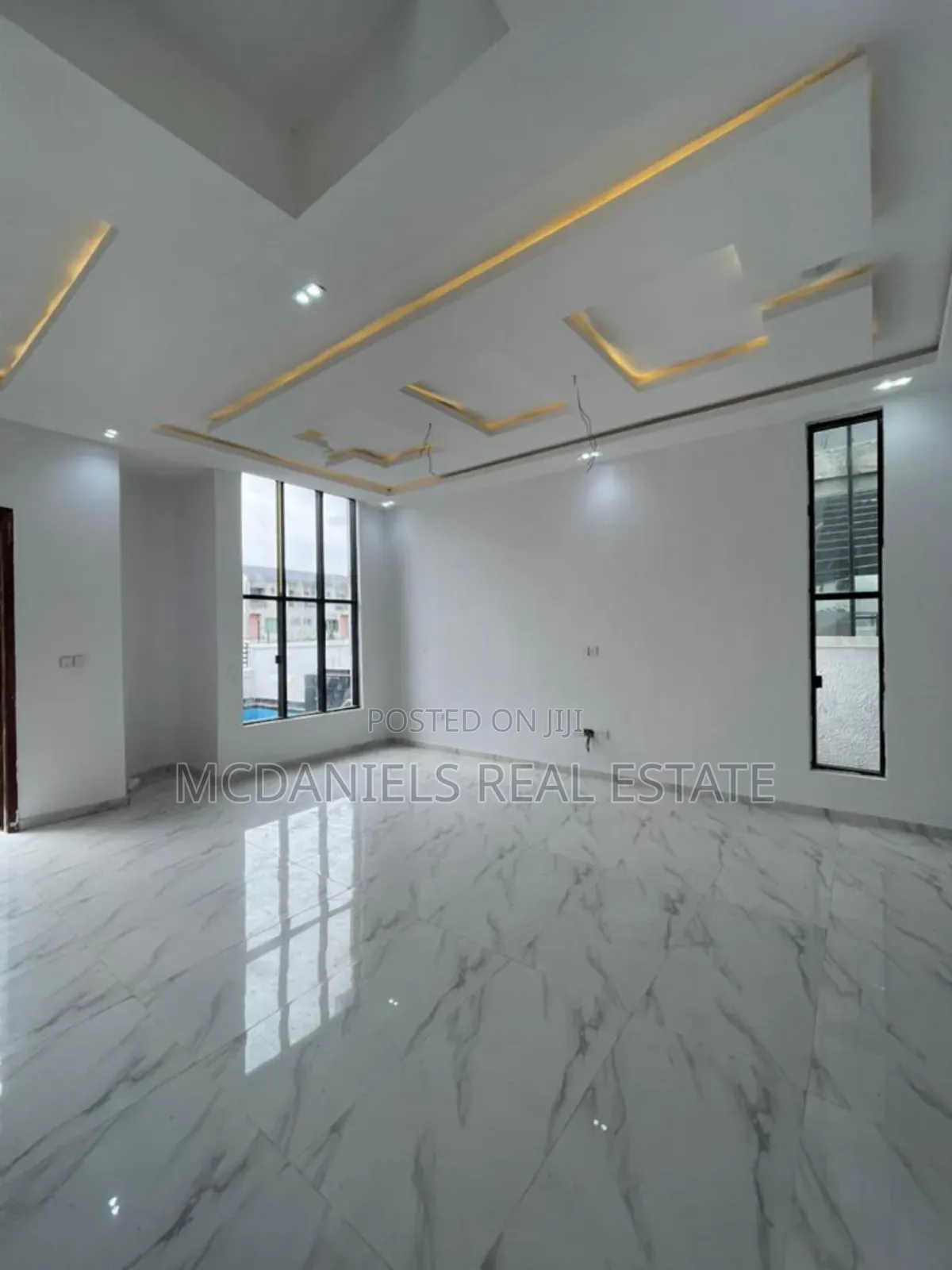 4bdrm Duplex in Chevron for sale in Chevron