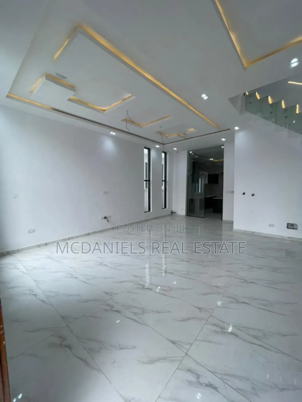 4bdrm Duplex in Chevron for sale in Chevron