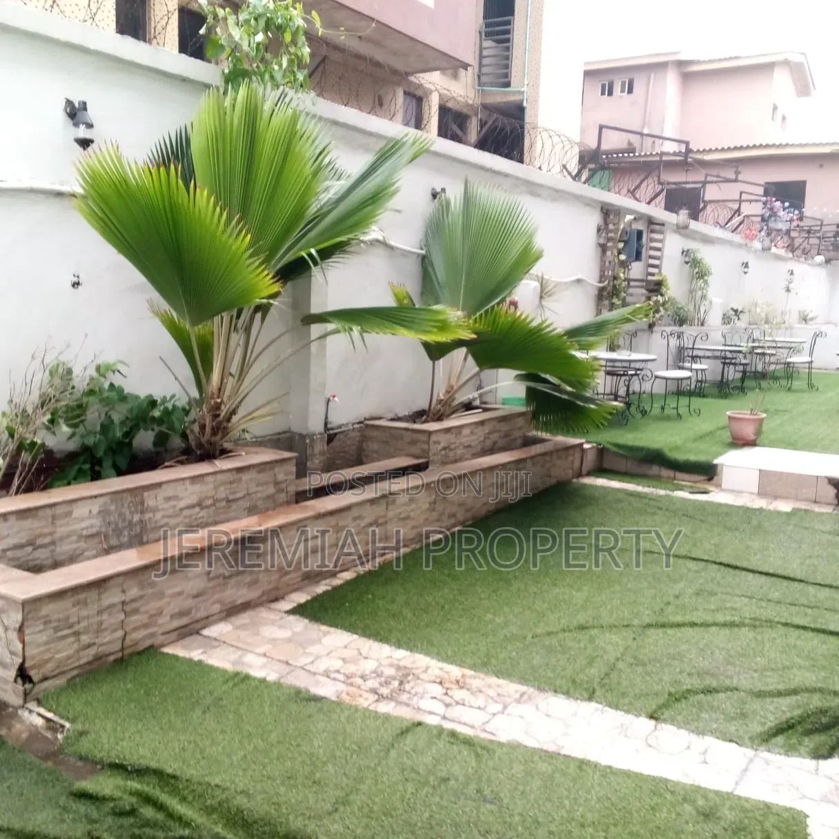 Lounge for Lease in Berger