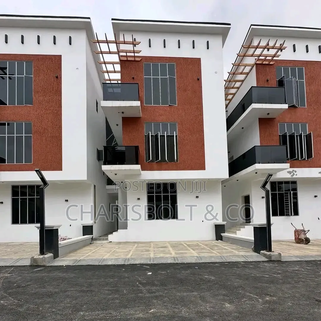 4bdrm Townhouse/Terrace in Utako for sale in Utako