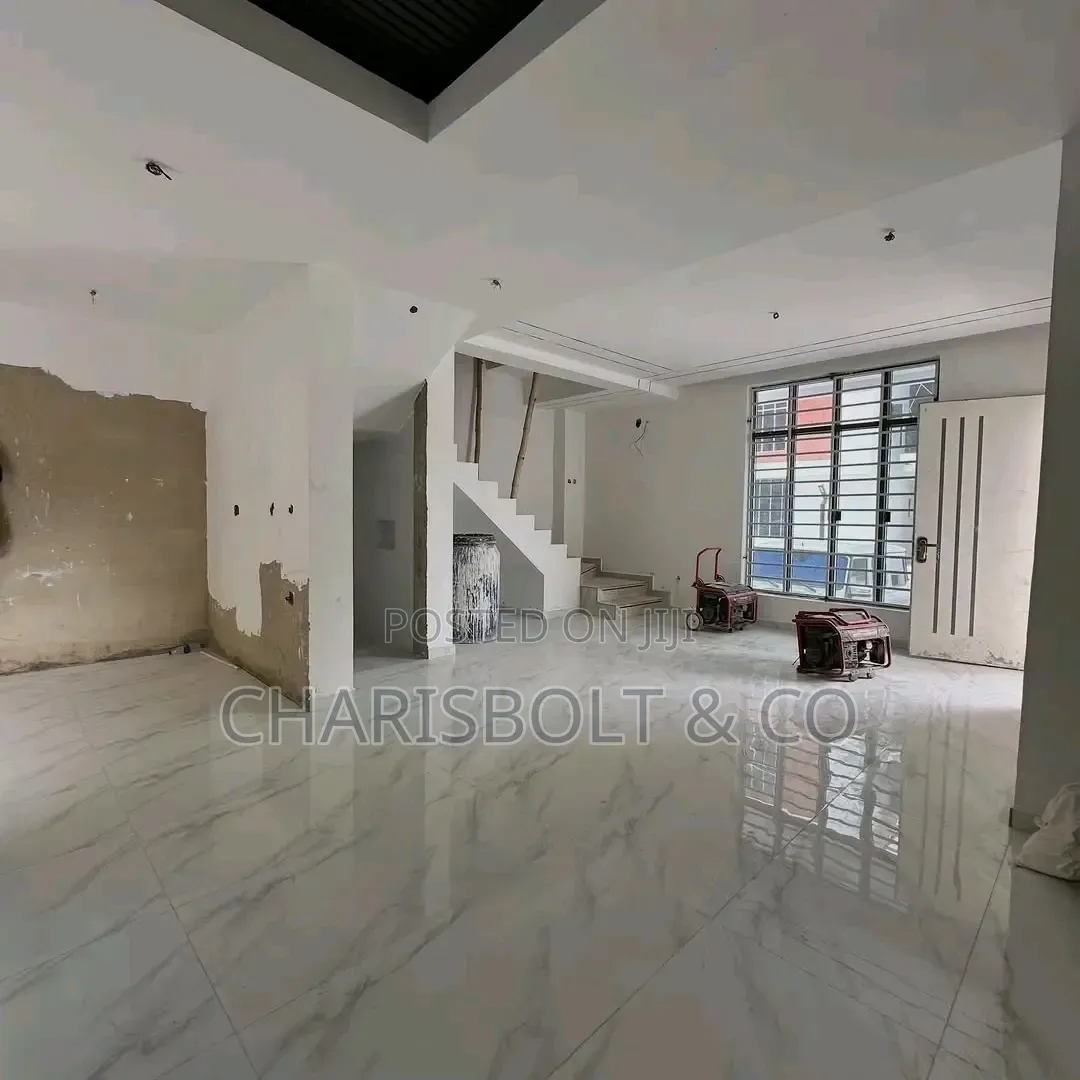 4bdrm Townhouse/Terrace in Utako for sale in Utako
