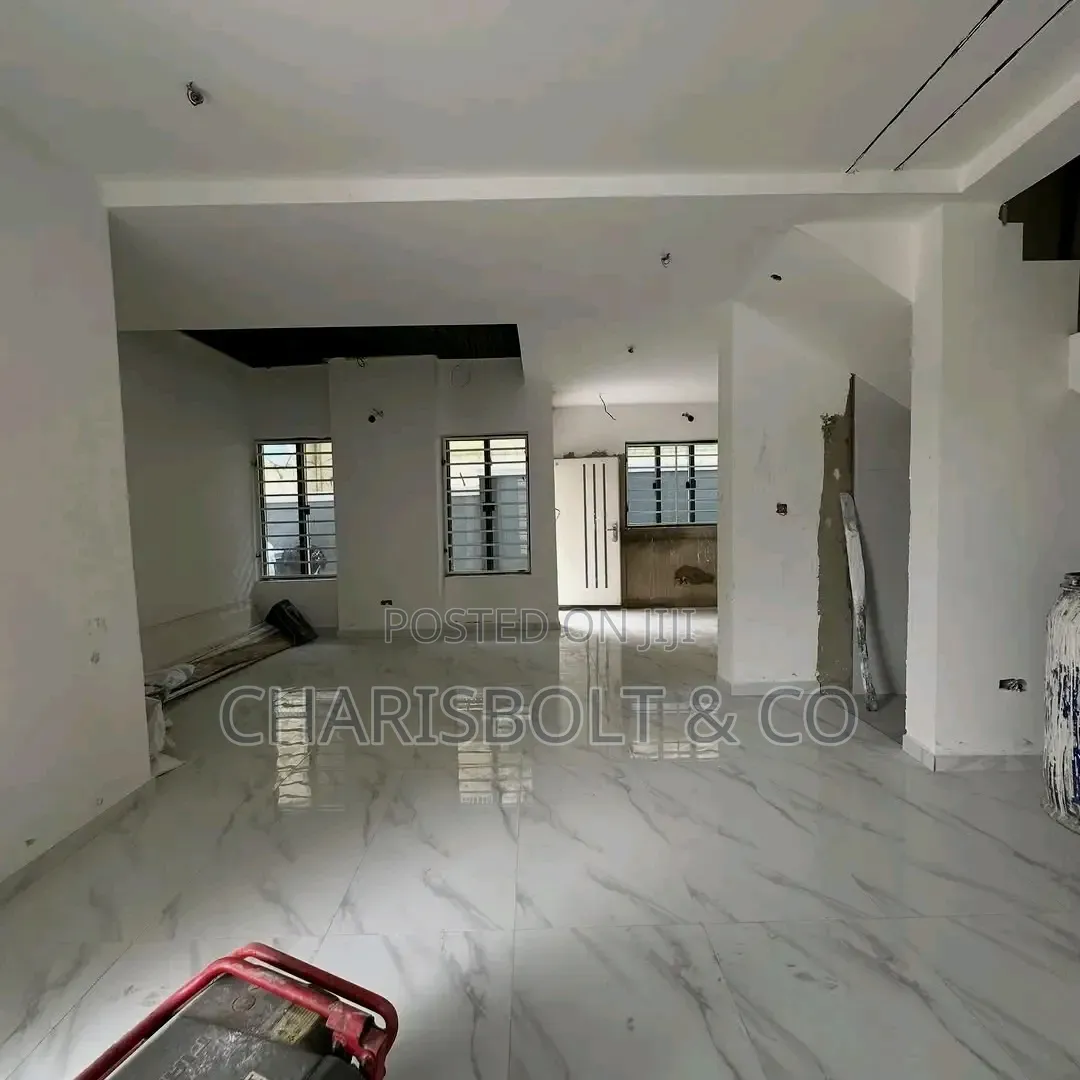 4bdrm Townhouse/Terrace in Utako for sale in Utako