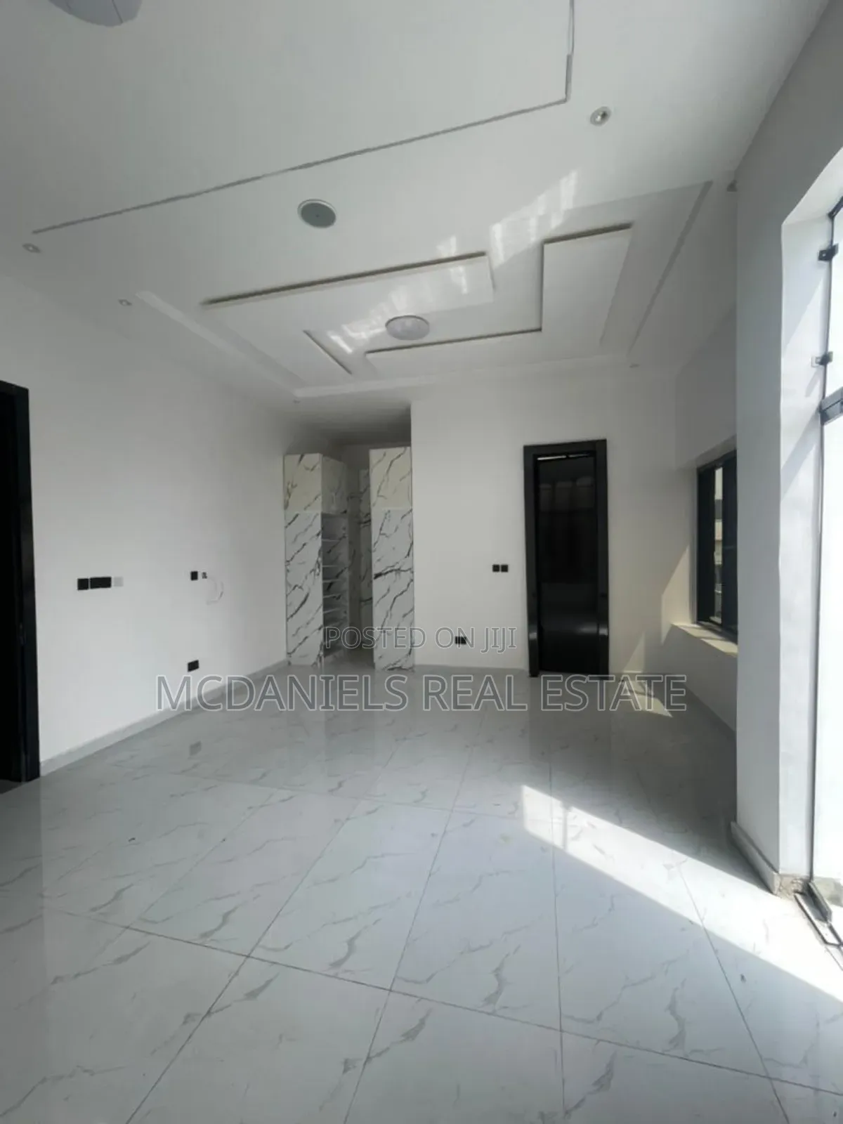 6bdrm Duplex in Chevron for sale in Chevron