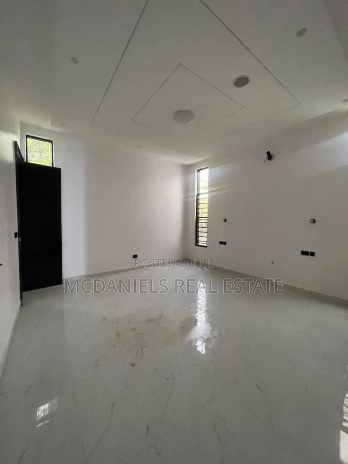 6bdrm Duplex in Chevron for sale in Chevron