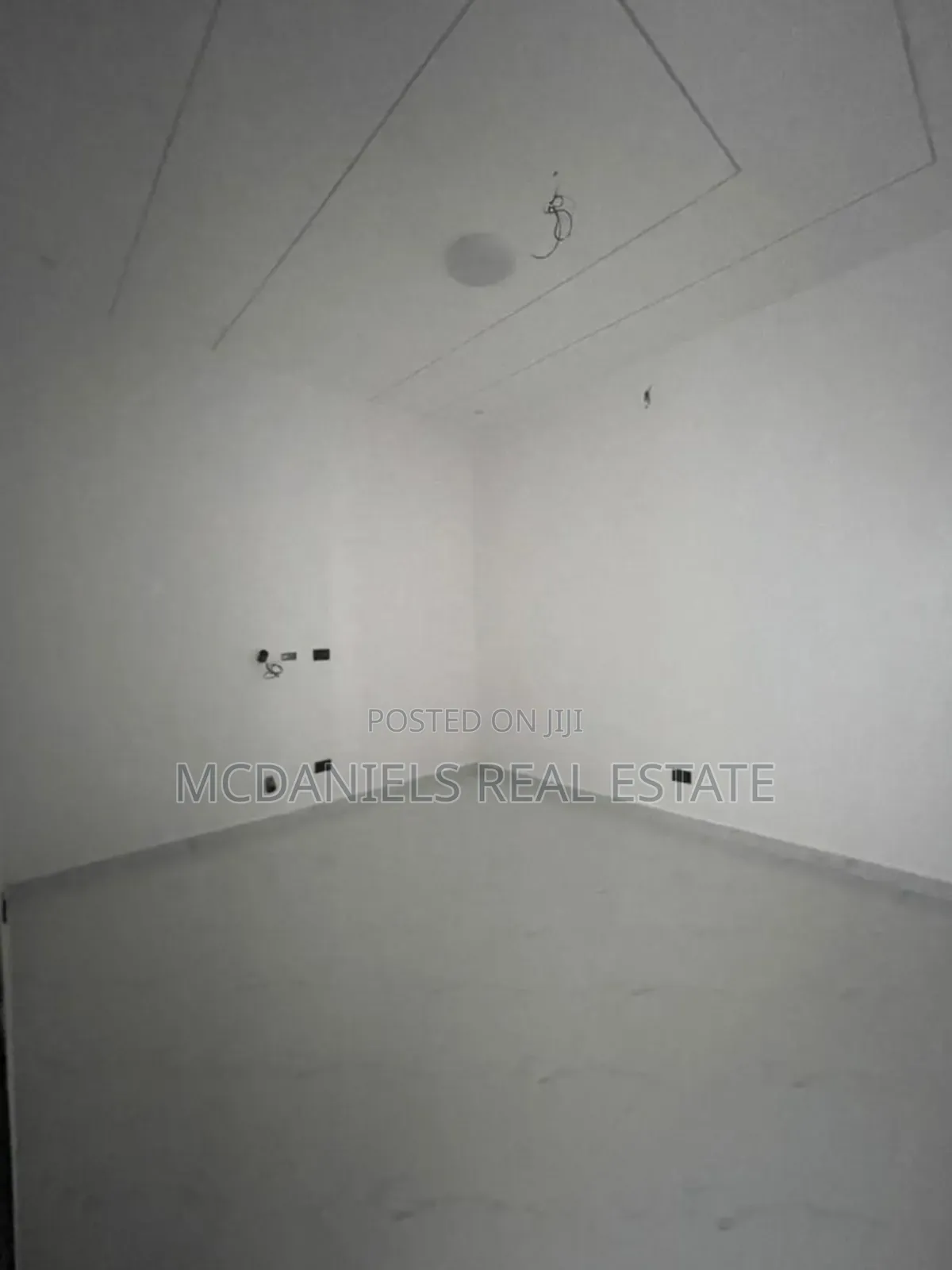 6bdrm Duplex in Chevron for sale in Chevron