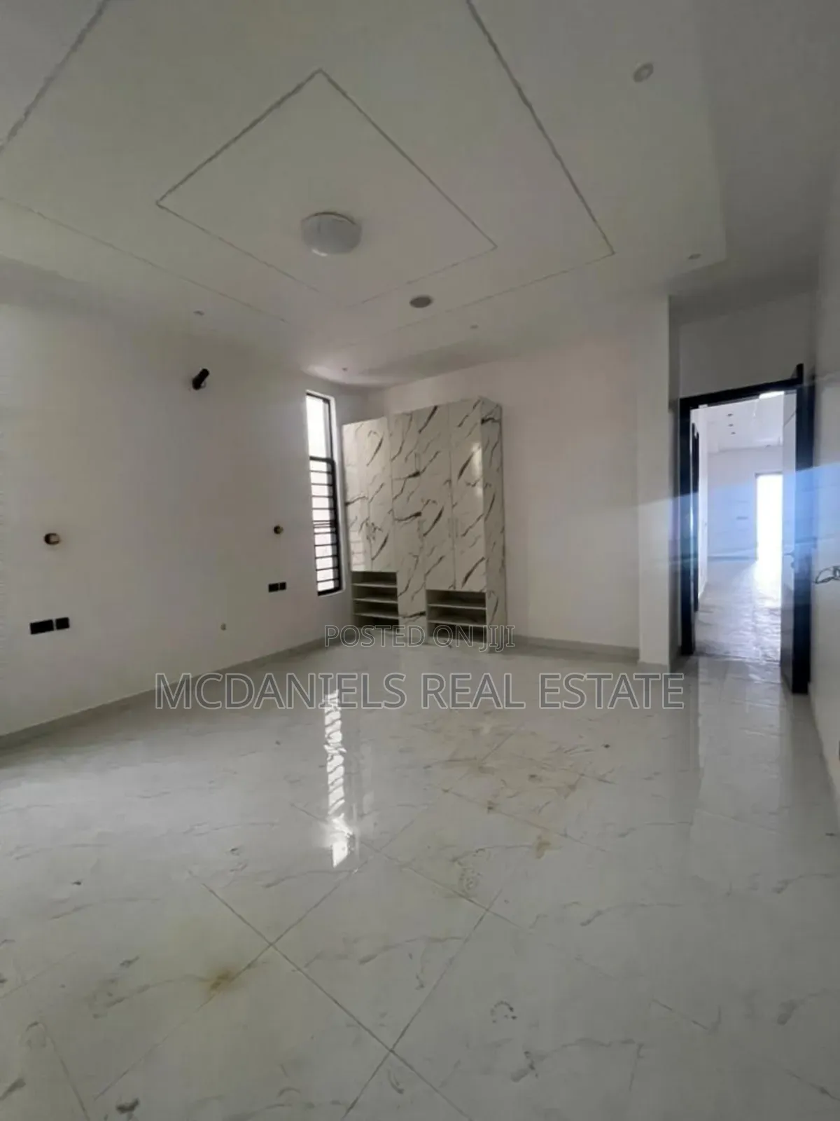 6bdrm Duplex in Chevron for sale in Chevron