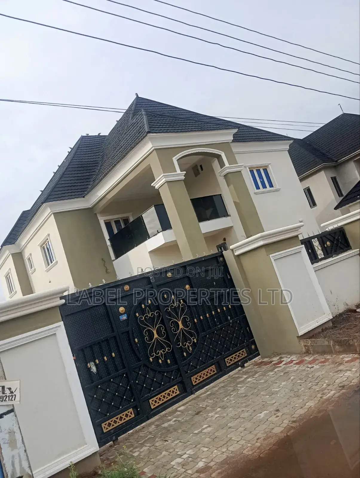 5bdrm Duplex in Standard Estate for rent in Galadimawa