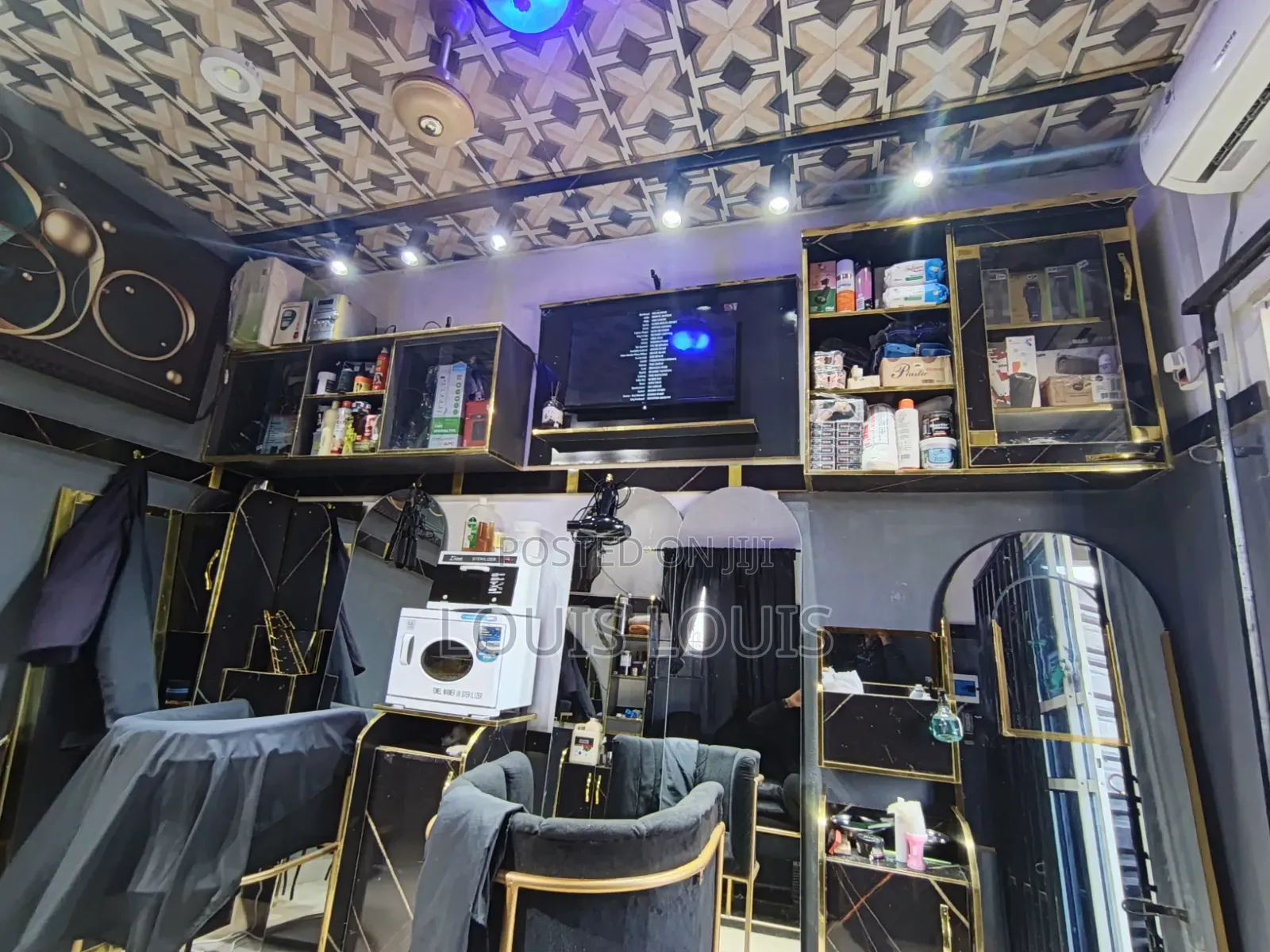 Unisex Saloon Shop in Benin City