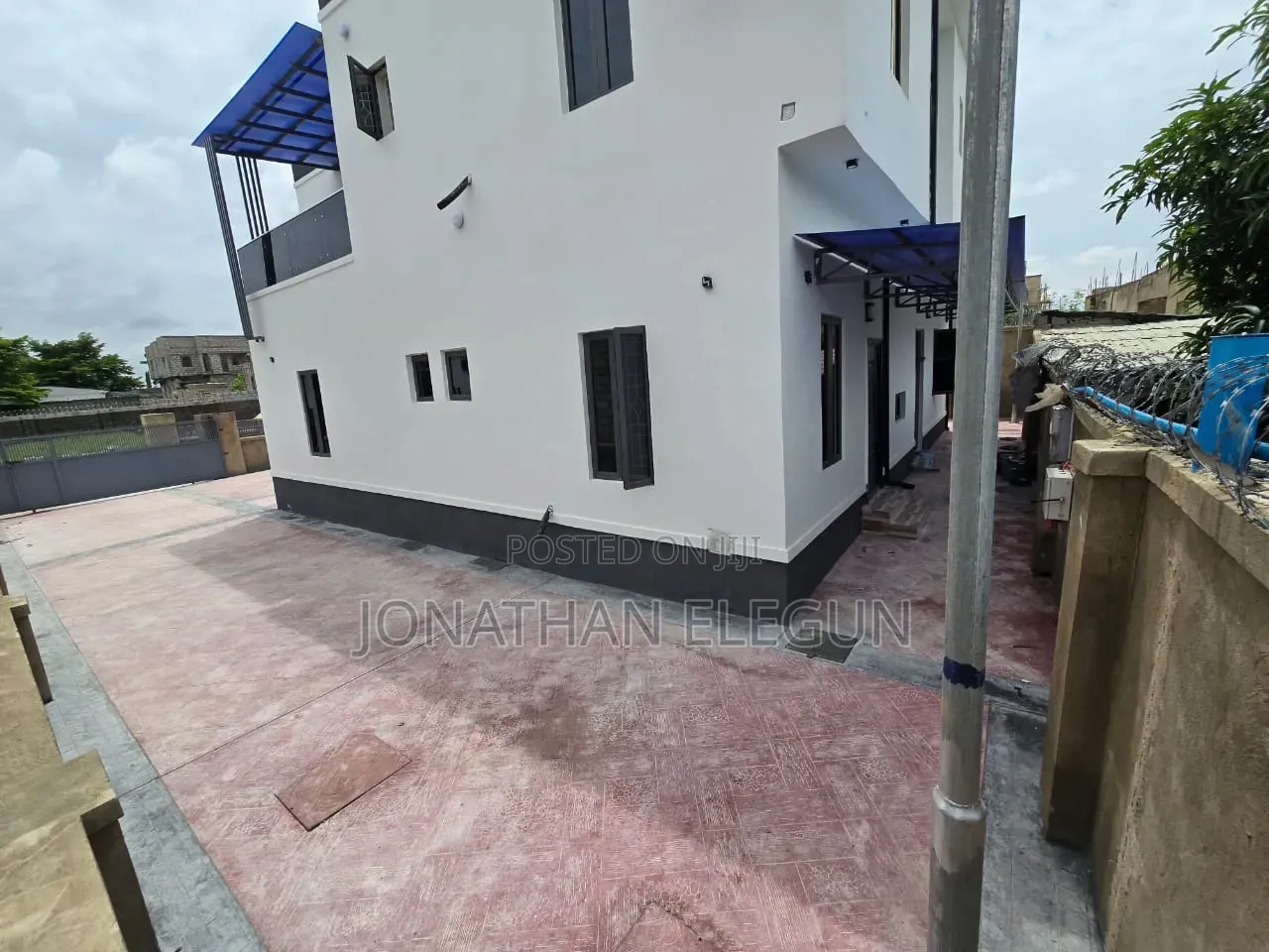 5 Bedroom Duplex in Sabon Lugbe