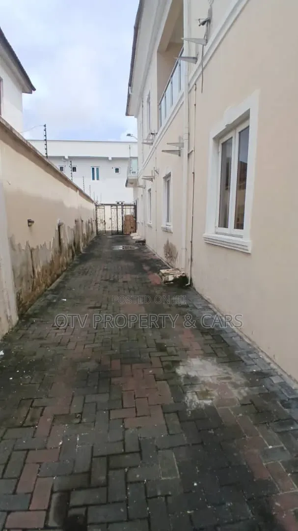 5bdrm Duplex in Lekki Phase 1 for sale in Lekki Phase 1