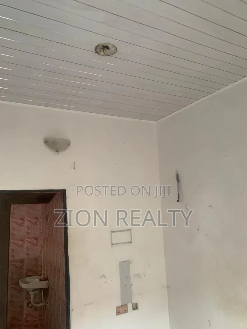 1bdrm Bedsitter in New Road, Awoyaya for rent in Awoyaya