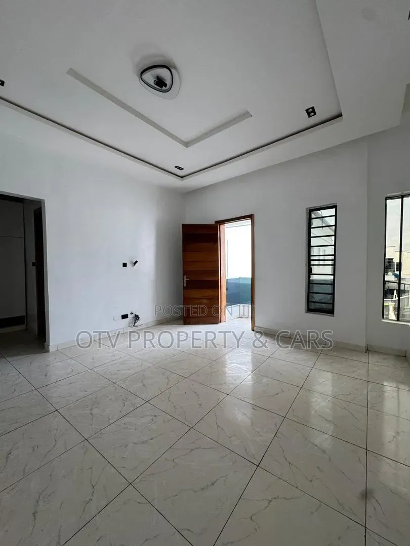 4bdrm Duplex in Epe Road for sale in Epe Road