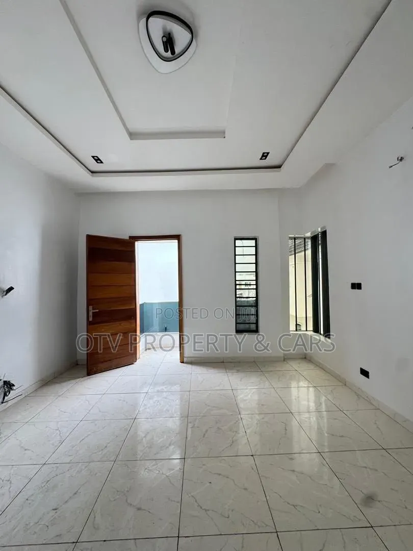 4bdrm Duplex in Epe Road for sale in Epe Road