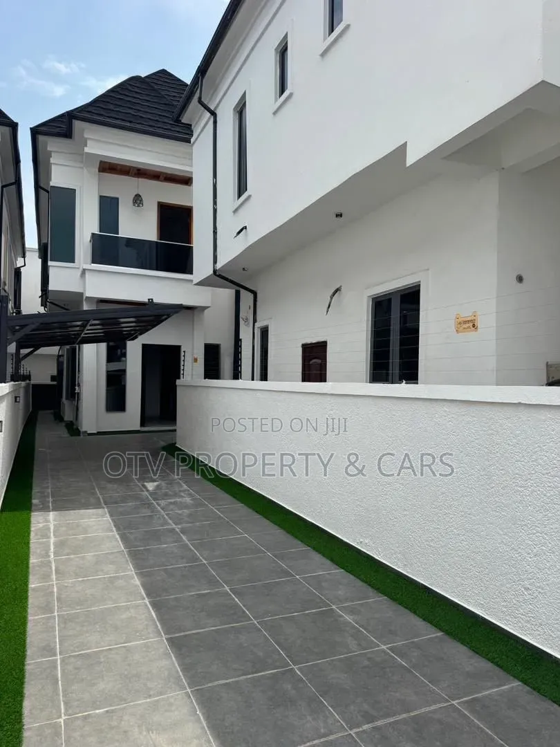 4bdrm Duplex in Epe Road for sale in Epe Road