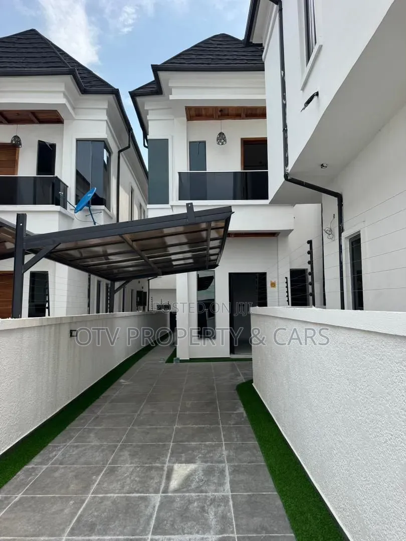 4bdrm Duplex in Epe Road for sale in Epe Road