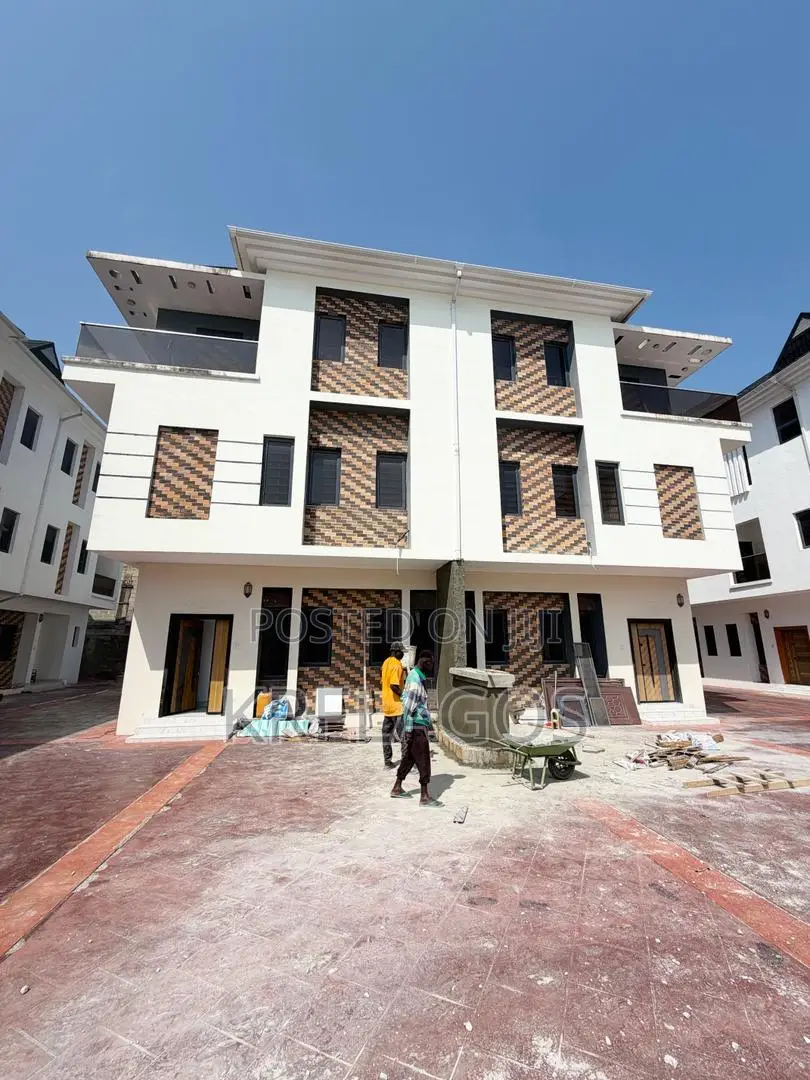 4bdrm Duplex in Sangotedo for sale in Sangotedo