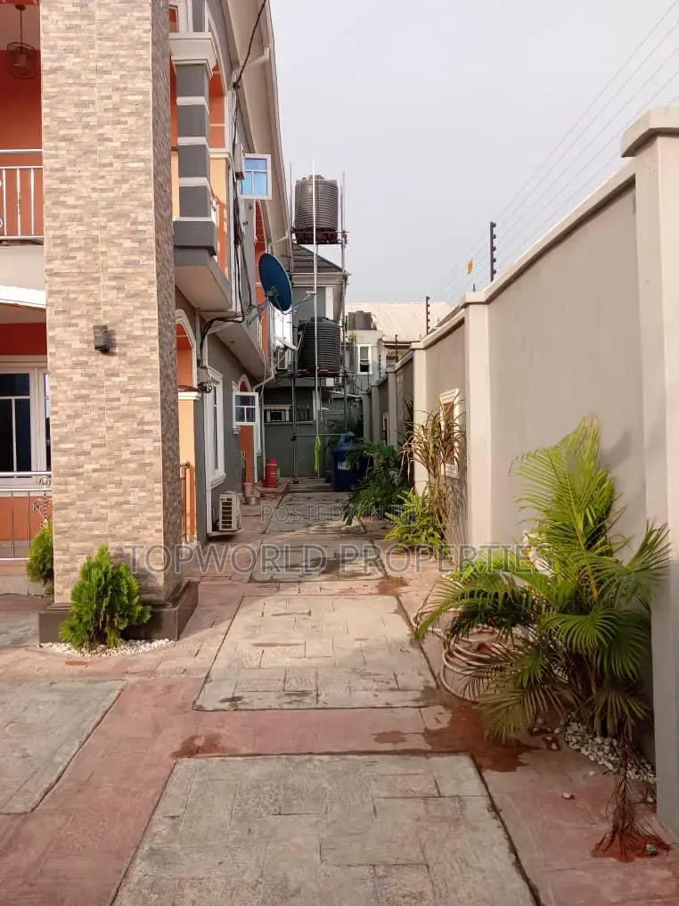 4bdrm Duplex in High Castle Estate for sale in Boys Town