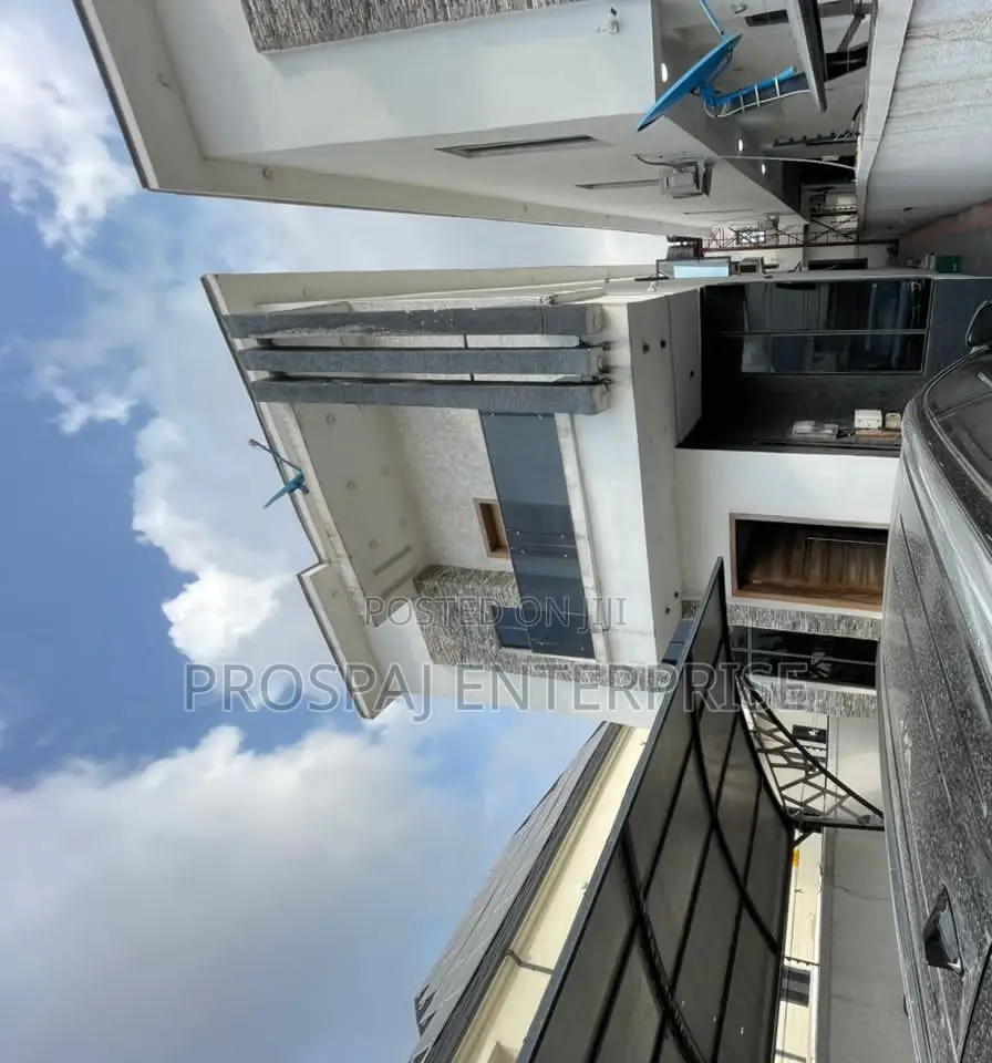 4bdrm Duplex in Ikota for sale in Ikota