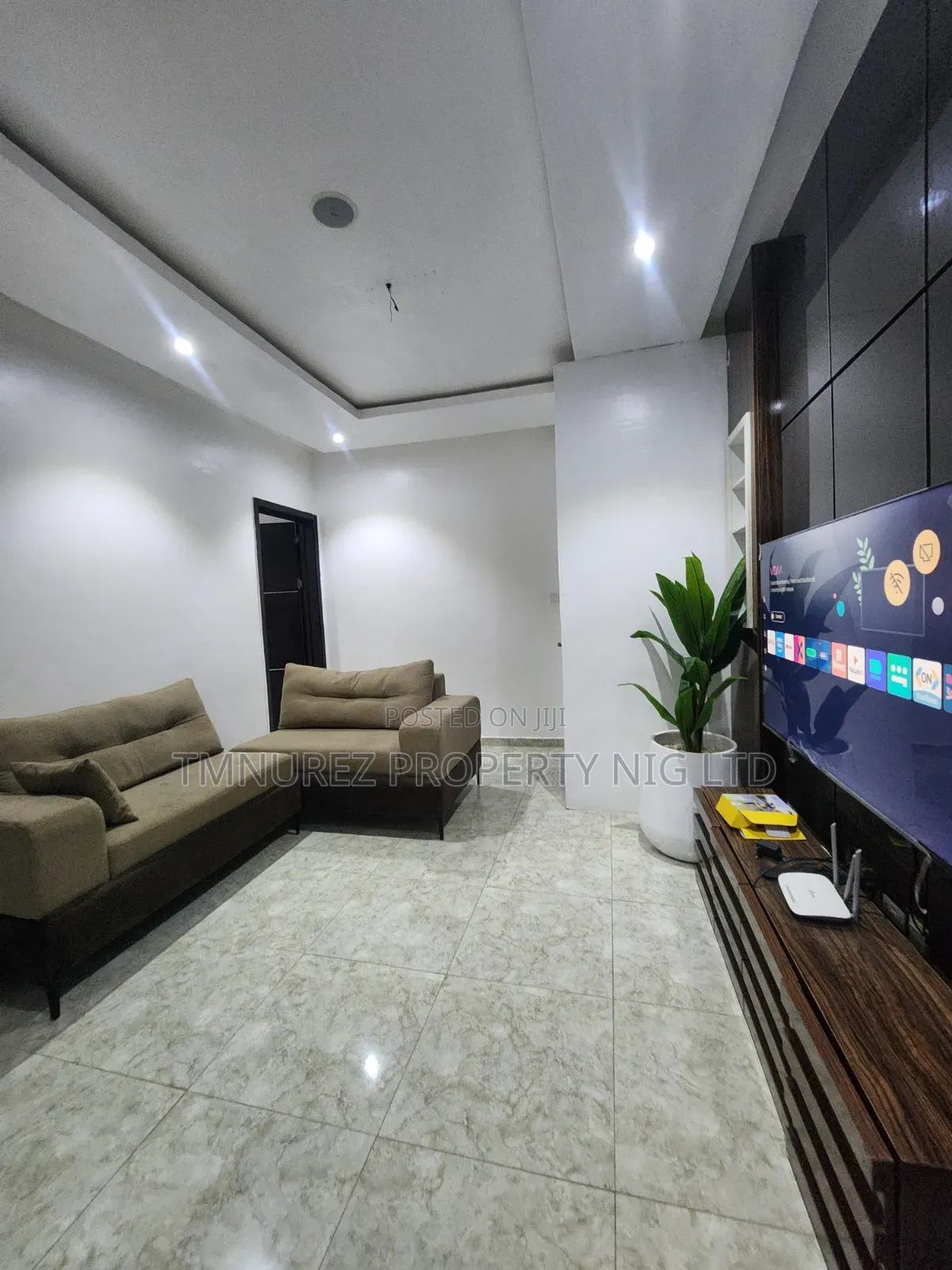 Furnished Mini Flat in Chevron for rent in Chevron