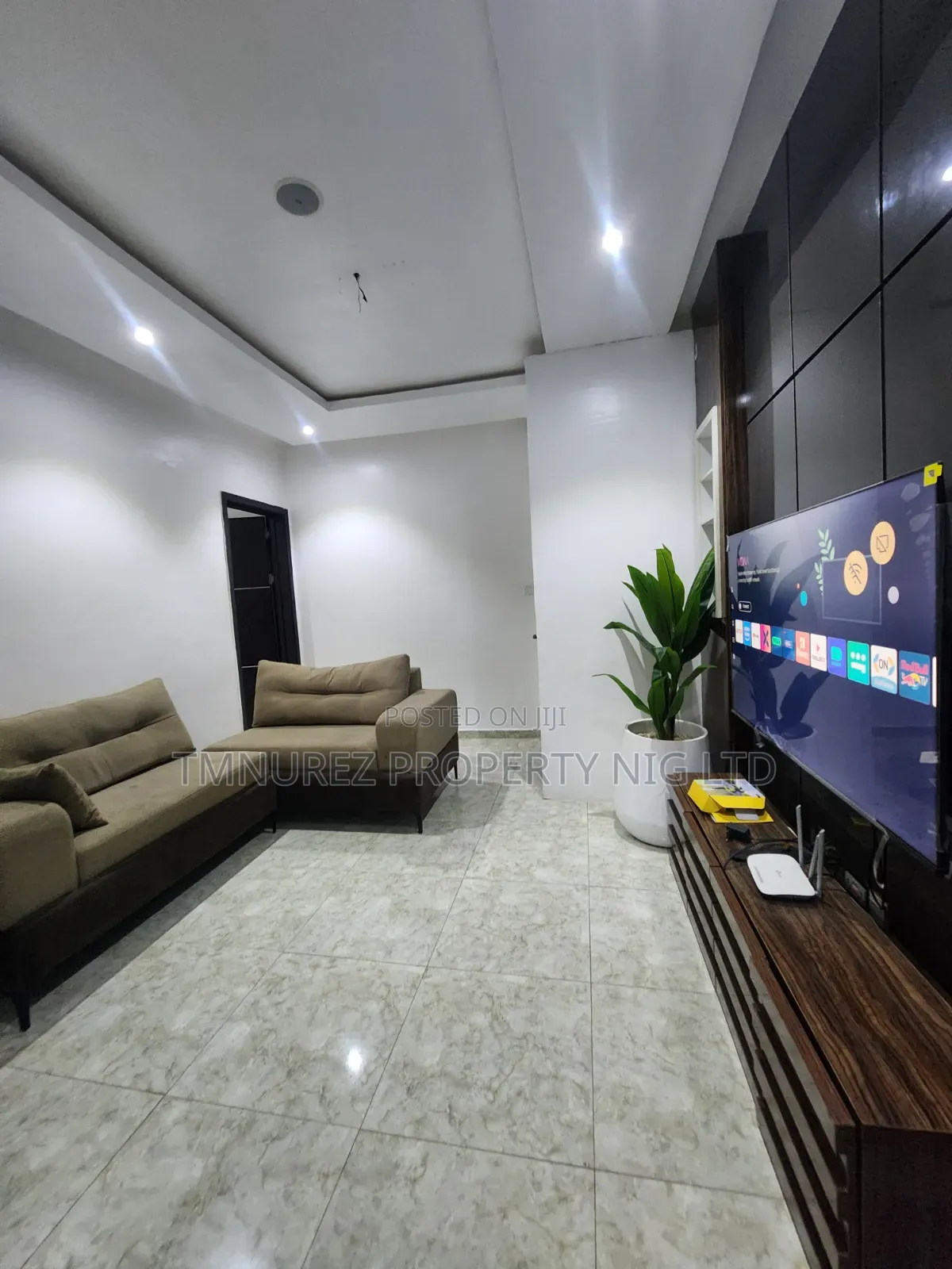 Furnished Mini Flat in Chevron for rent in Chevron