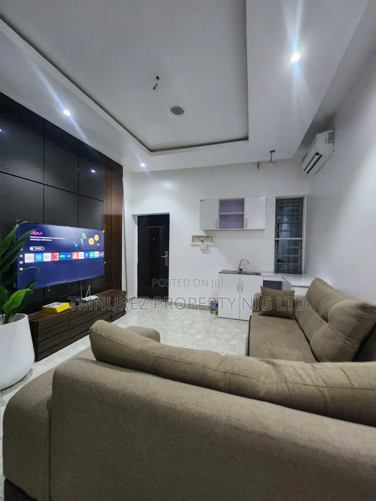 Furnished Mini Flat in Chevron for rent in Chevron