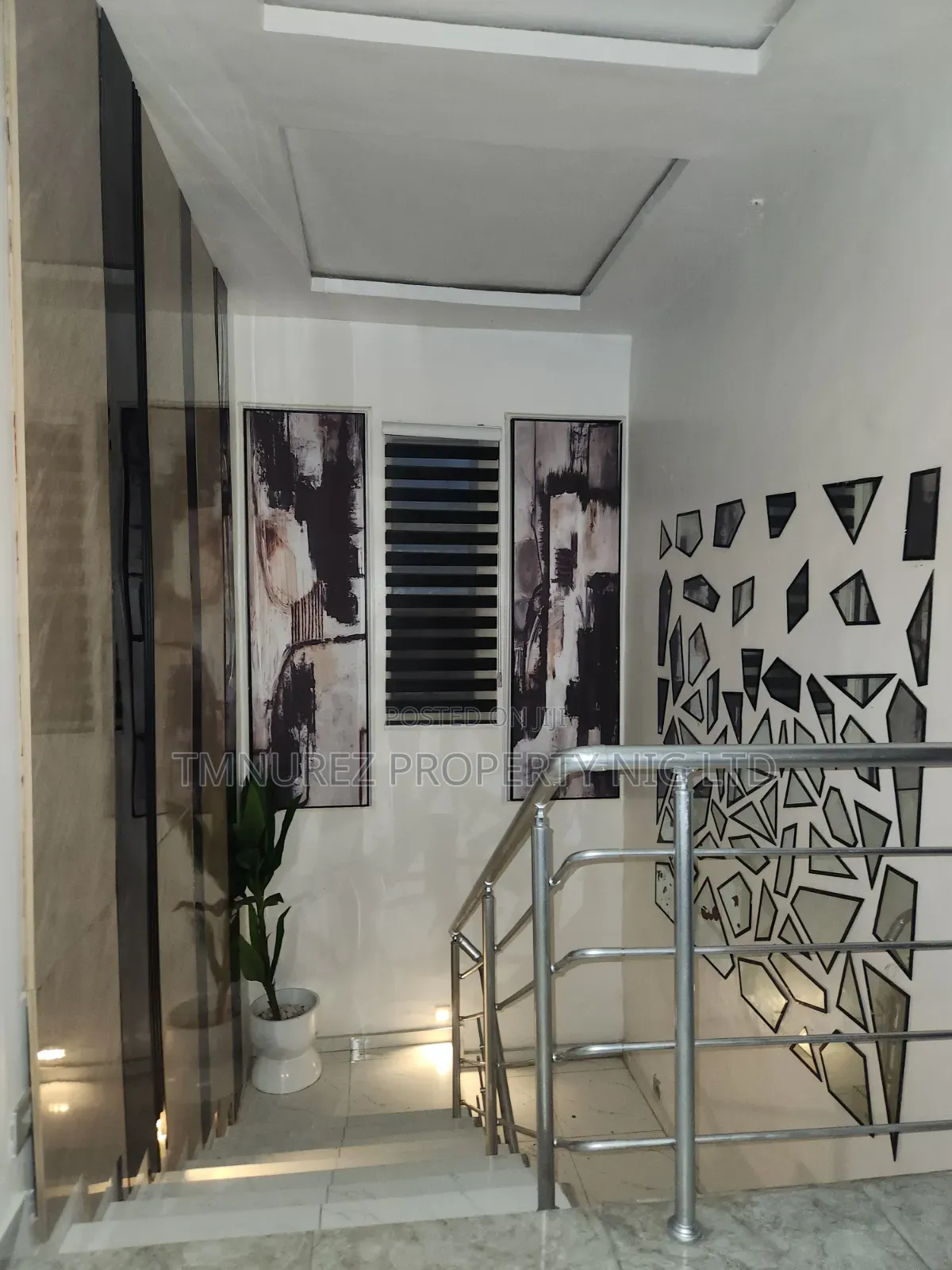 Furnished Mini Flat in Chevron for rent in Chevron