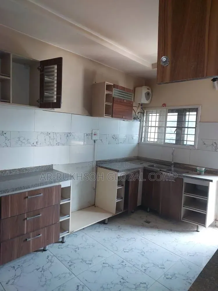 4bdrm Duplex in Guzape for sale in Guzape District