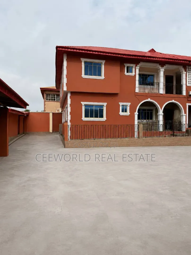 3bdrm Apartment in Main Oluyole Estate for rent in Oluyole Estate
