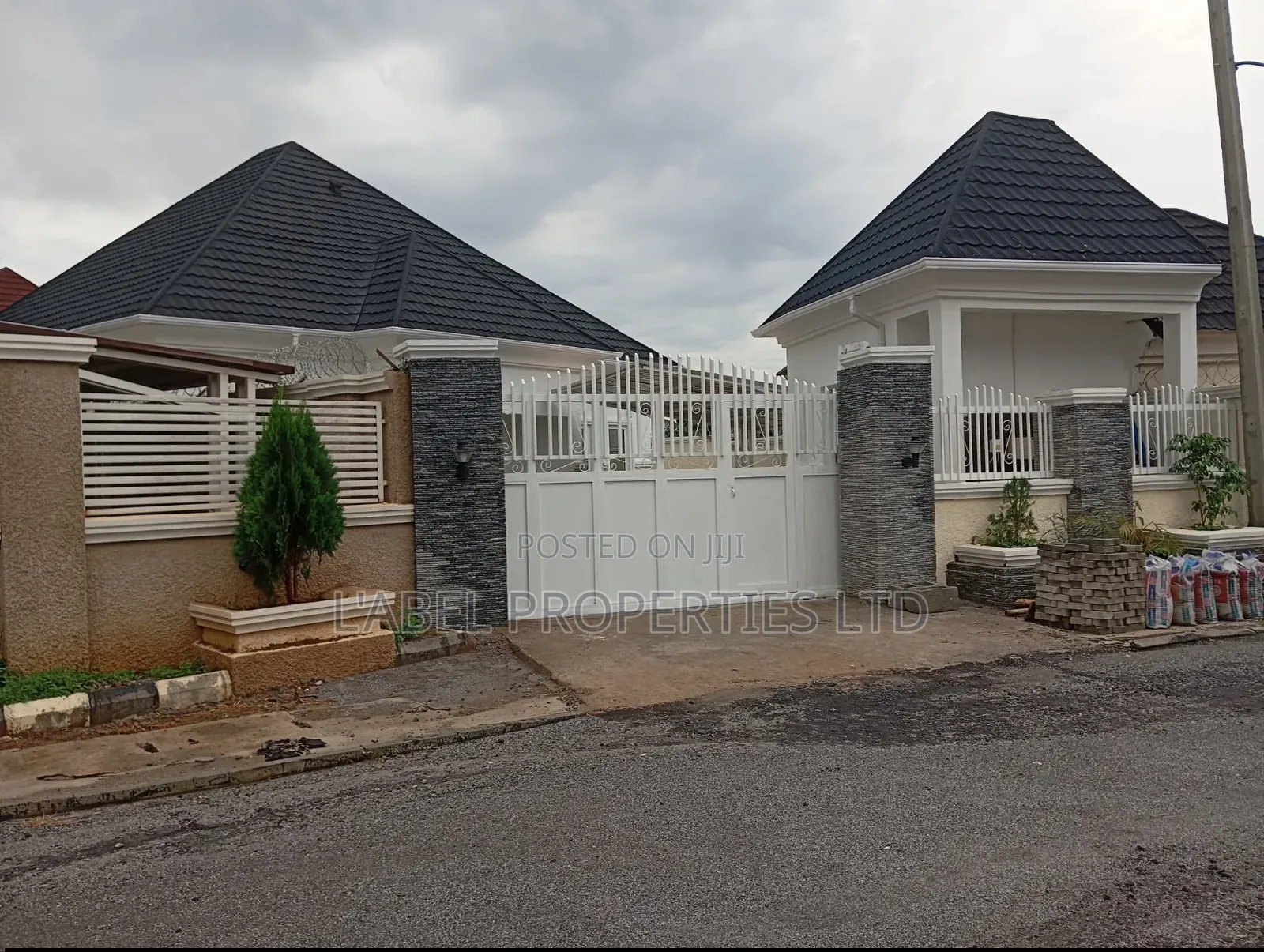 3bdrm Bungalow in Sungold Estate for sale in Galadimawa
