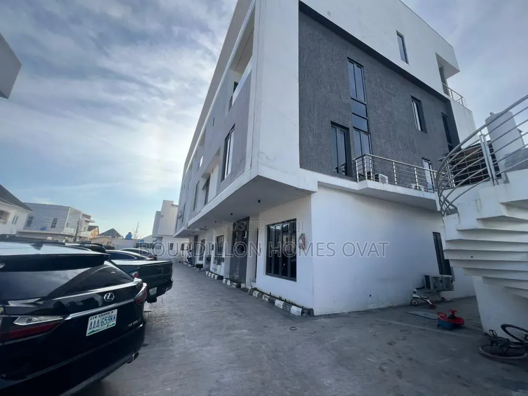2bdrm Penthouse in Ologolo Lekki Lagos for rent in Ologolo