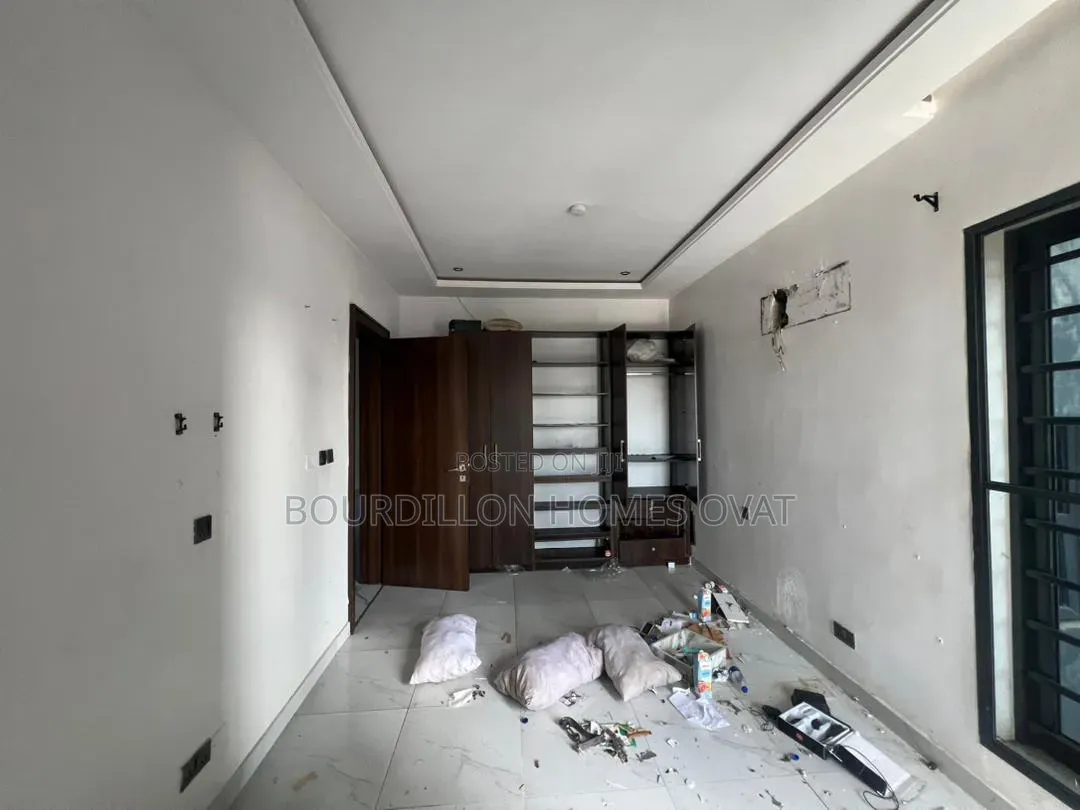 2bdrm Penthouse in Ologolo Lekki Lagos for rent in Ologolo