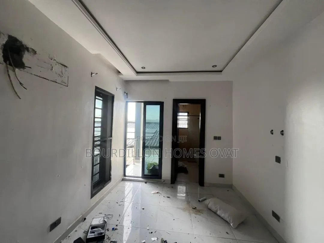 2bdrm Penthouse in Ologolo Lekki Lagos for rent in Ologolo