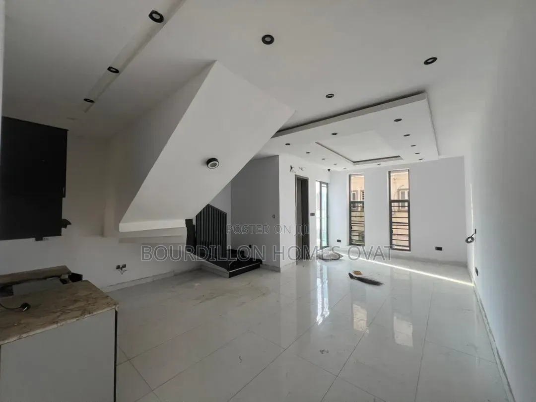 2bdrm Duplex in Ologolo Lekki Lagos for rent in Ologolo