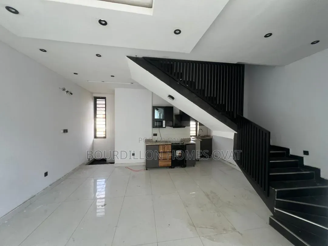 2bdrm Duplex in Ologolo Lekki Lagos for rent in Ologolo