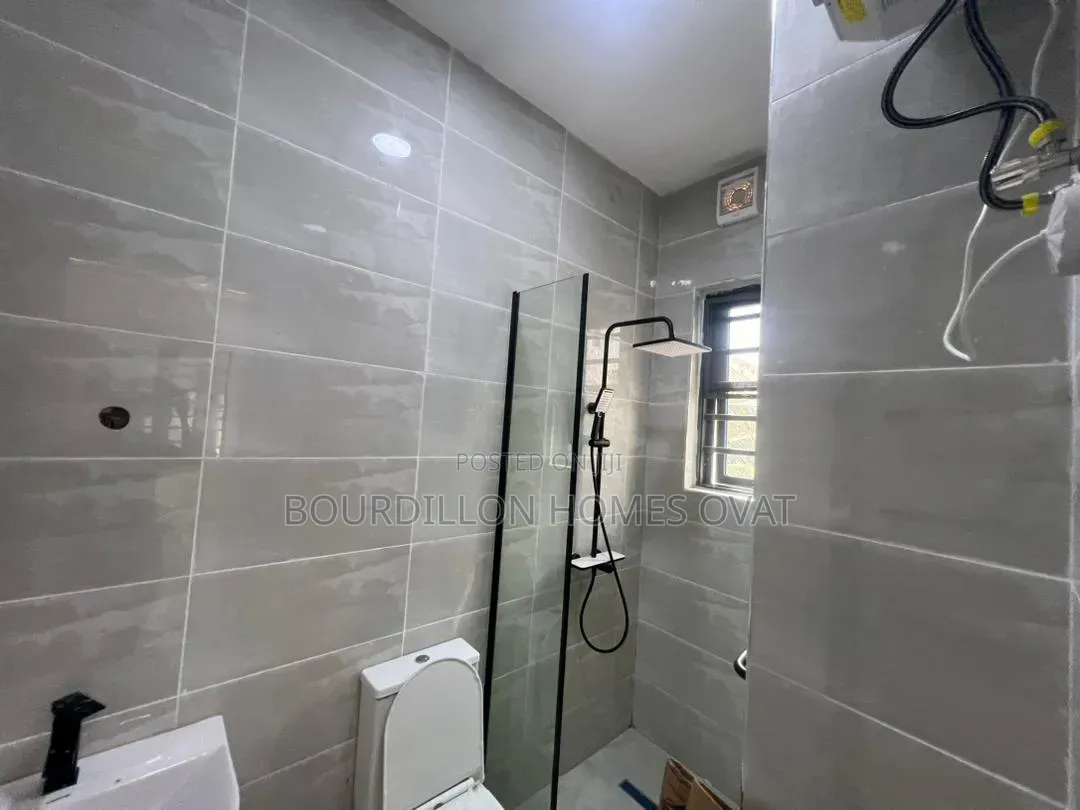 3bdrm Apartment in Lekki Phase 1 Lagos for sale in Lekki Phase 1