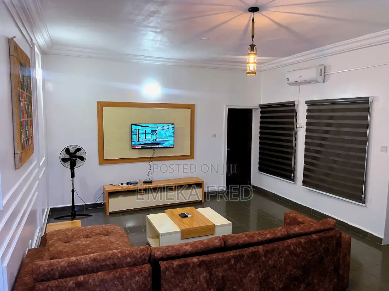 Spacious 1 Bedroom Parlor + Wifi 24hrs Electricity in Jabi